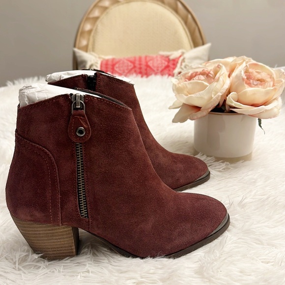 NEW DIBA Sequoia Burgundy heel ankle bootie women size 6 - Picture 1 of 5